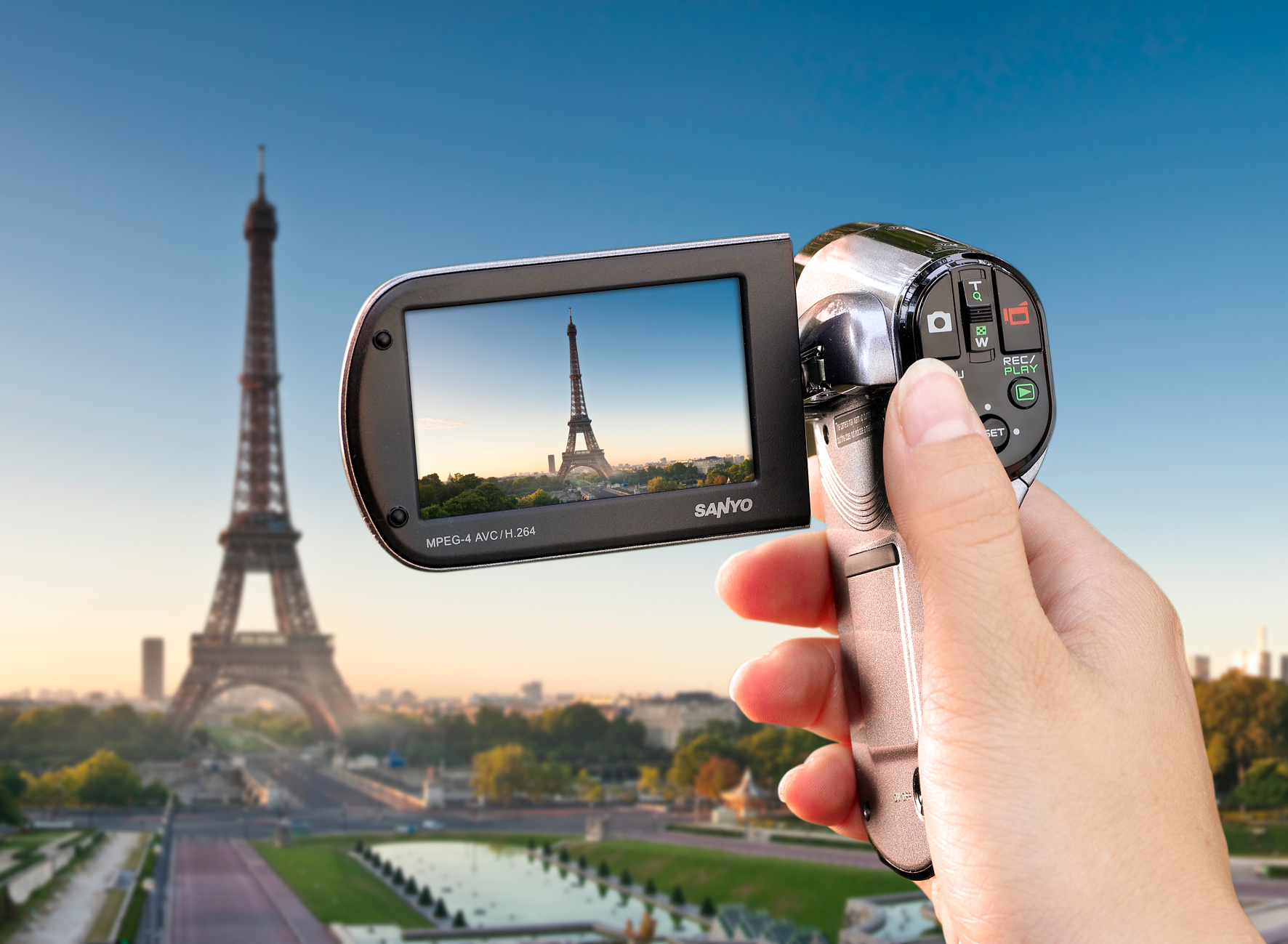 SANYO_CG21_Paris_LR