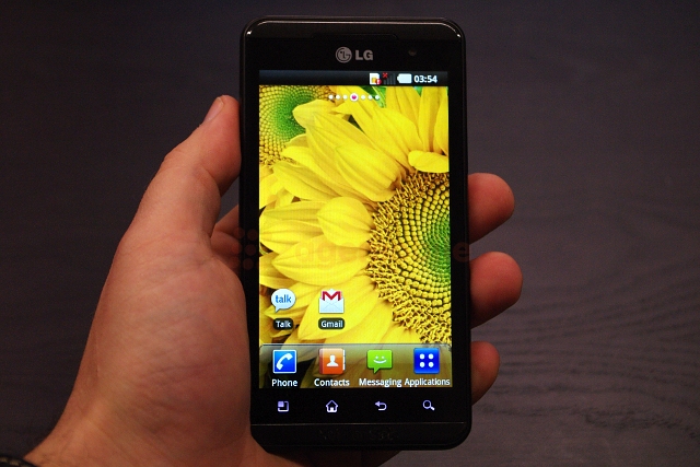 lg_optimus_3d_02